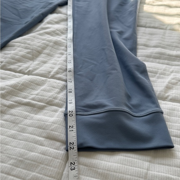 Old Navy active light blue cropped leggings with pockets - Picture 5 of 6